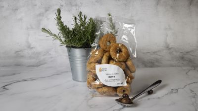 Taralli mit schwarzen Oliven